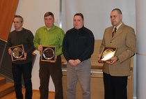 Kaksoisvalio lautasen saaneet