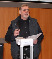 SAJ:n jalostustoimikunnan jäsen Esko Suhonen esitelmöi